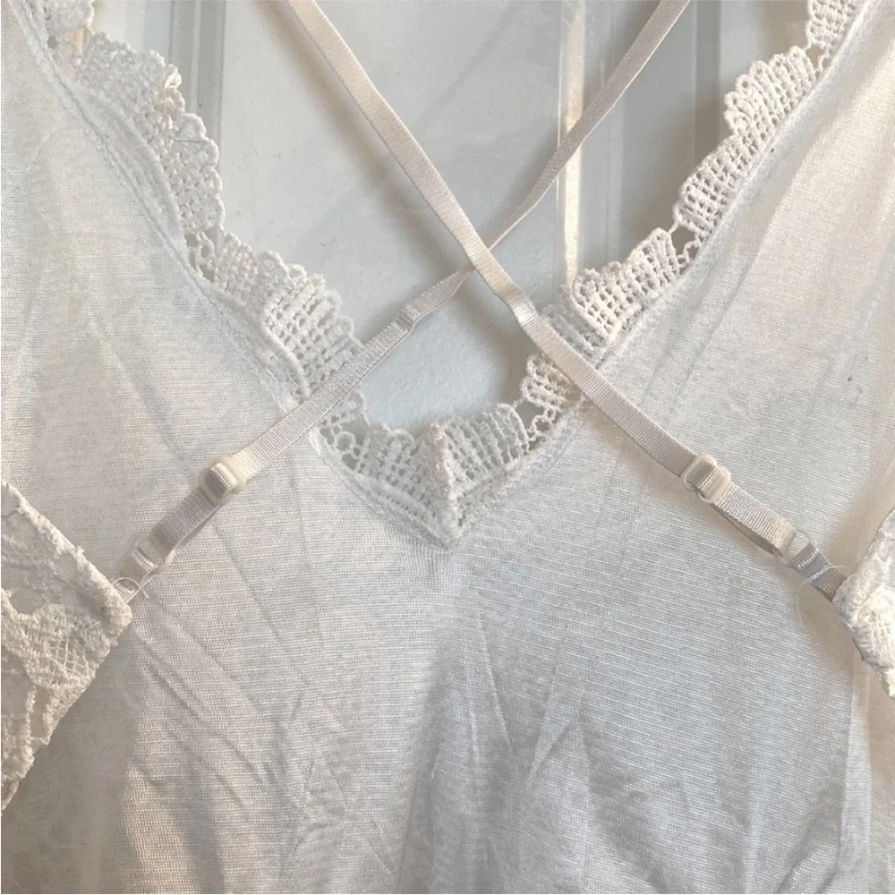 Floral Crochet Romper in Pink & White Brand New - Picture 11 of 13